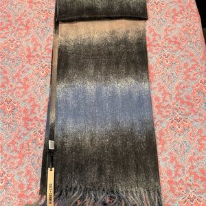 Women’s Gradient Black and Blue Scarf
